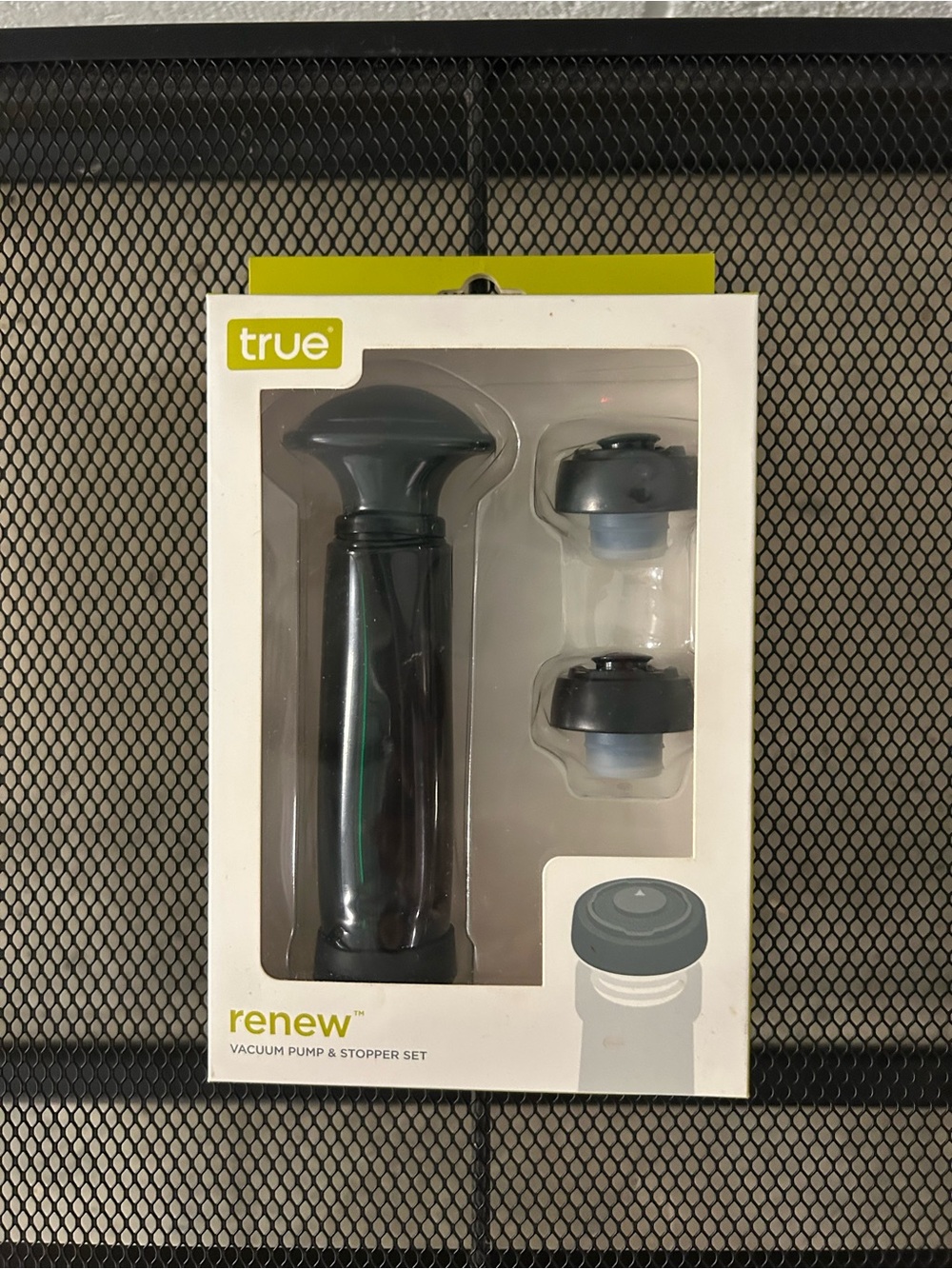 True | Renew Wine Vacuum Pump & Stopper Set - Black